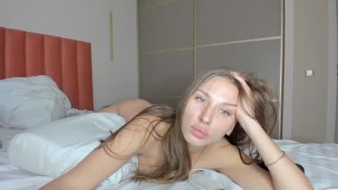 Snapshot of sweet_miss381 chatting on December 2024 11:07:01 AM Sofi online show from December 2024 11:07:01 AM