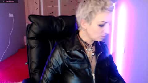 Snapshot of sweet_n_strong chatting on November 2025 02:06:02 PM sweet_n_strong online show from November 2025 02:06:02 PM