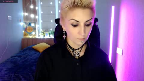 Snapshot of sweet_n_strong chatting on November 2025 01:03:01 PM sweet_n_strong online show from November 2025 01:03:01 PM