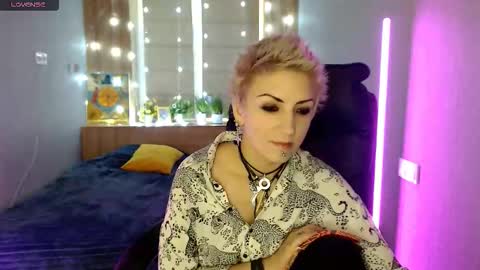 Snapshot of sweet_n_strong chatting on December 2025 08:01:01 AM sweet_n_strong online show from December 2025 08:01:01 AM