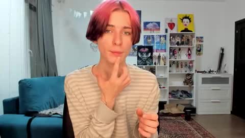 kira online show from December 2025 04:24:01 PM