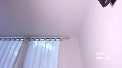 Snapshot of sweet_poetry chatting on June 2026 10:56:02 PM Ev online show from June 2026 10:56:02 PM