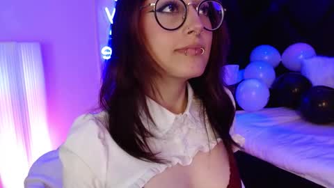 Roxanee online show from November 2025 04:34:01 AM