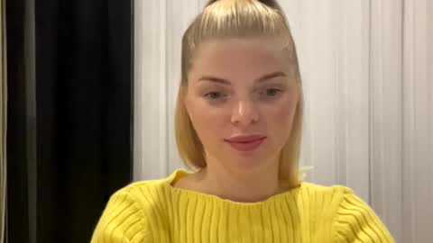 Snapshot of sweet_sinn_ chatting on October 2025 08:28:02 PM Mira online show from October 2025 08:28:02 PM