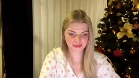 Snapshot of sweet_sinn_ chatting on December 2025 10:37:02 PM Mira online show from December 2025 10:37:02 PM