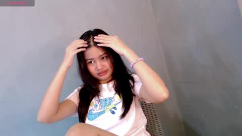 Snapshot of sweet_sirenxx chatting on December 2024 05:18:01 AM Leah online show from December 2024 05:18:01 AM