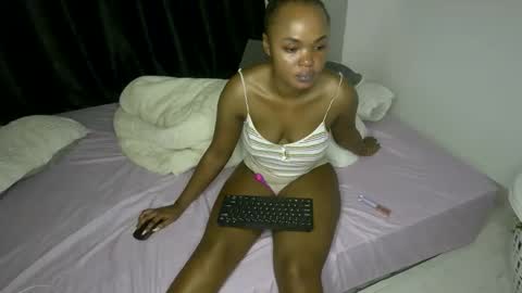 Snapshot of sweet_spoon chatting on January 2026 05:48:02 PM Nina online show from January 2026 05:48:02 PM