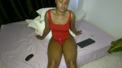 Snapshot of sweet_spoon chatting on January 2026 05:32:01 AM Nina online show from January 2026 05:32:01 AM