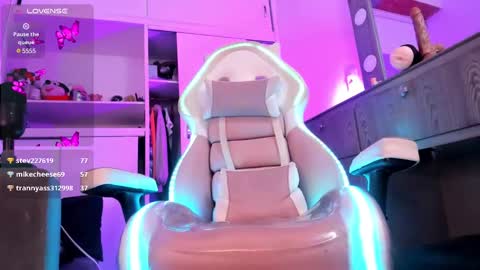 Snapshot of sweet_tiiina chatting on March 2025 12:15:01 AM online show from March 2025 12:15:01 AM