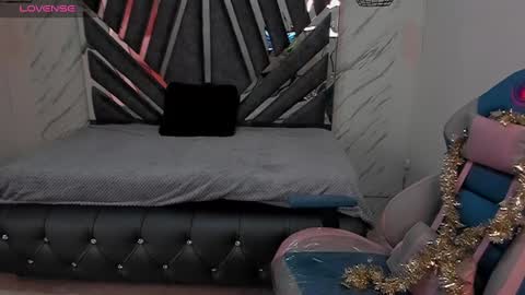 sweet_venus4 online show from December 2024 05:18:02 PM