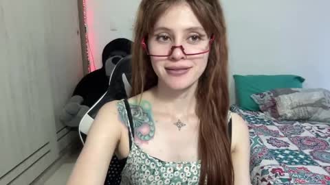 SweetAura0 0  online show from February 2026 11:04:02 PM