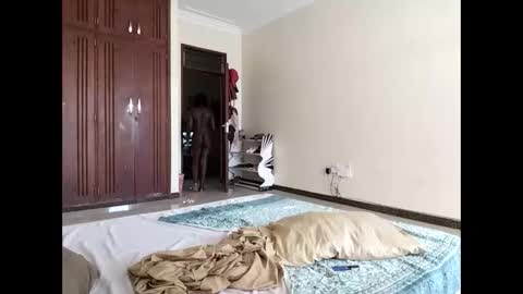 Snapshot of sweetbee018 chatting on October 2025 09:21:02 AM Lunargirl online show from October 2025 09:21:02 AM