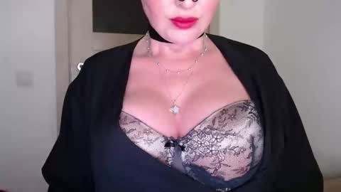 Diana online show from October 2025 12:11:02 AM