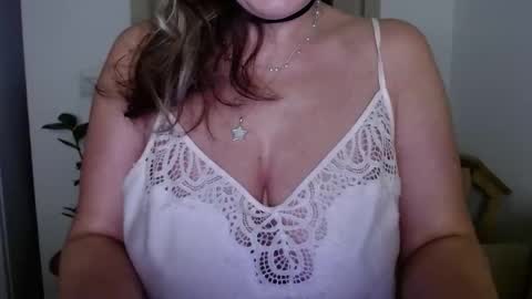 Diana online show from October 2025 11:51:02 PM