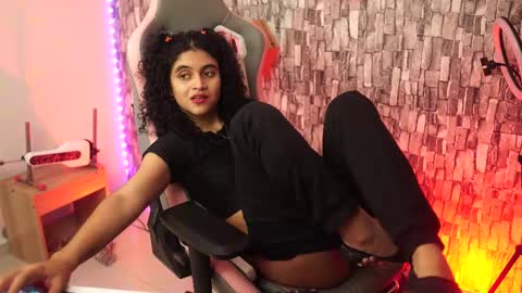 Salom independent model online show from January 2026 10:34:02 PM
