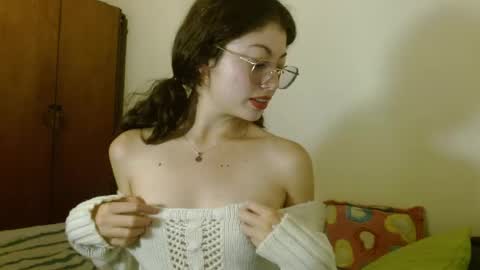 sweetcalm_ online show from May 2026 04:31:01 AM