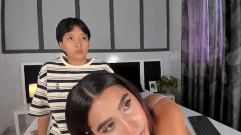 Snapshot of sweetcoupple chatting on October 2025 06:41:02 PM Eva Short hair girl - Victoria Long red hair online show from October 2025 06:41:02 PM