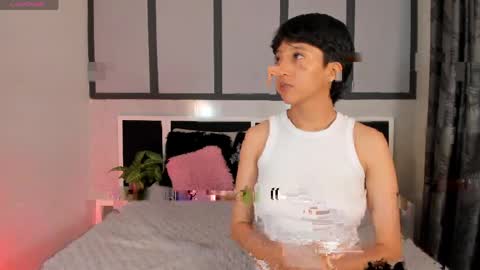 Eva Short hair girl  - Victoria Long red hair online show from May 2026 10:40:02 PM