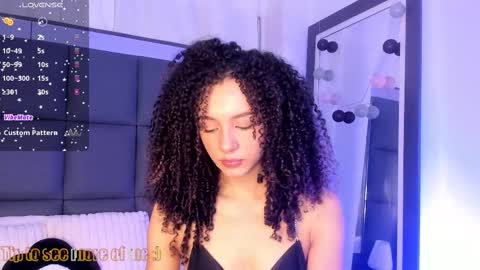 Snapshot of sweetcurly1 chatting on September 2025 10:27:01 AM M I A online show from September 2025 10:27:01 AM