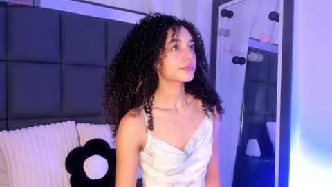 Snapshot of sweetcurly1 chatting on September 2025 11:25:01 AM M I A online show from September 2025 11:25:01 AM