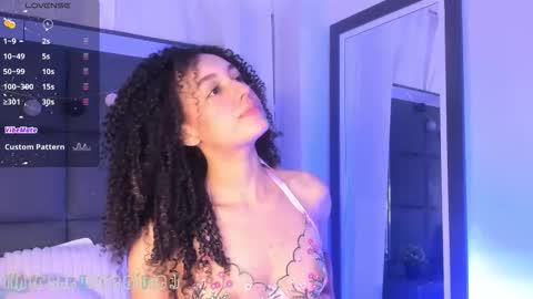 Snapshot of sweetcurly1 chatting on January 2026 10:32:01 AM M I A online show from January 2026 10:32:01 AM