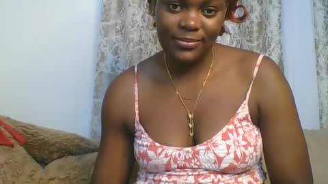 Snapshot of sweetdarkskin chatting on June 2026 10:35:01 PM CLARIS online show from June 2026 10:35:01 PM