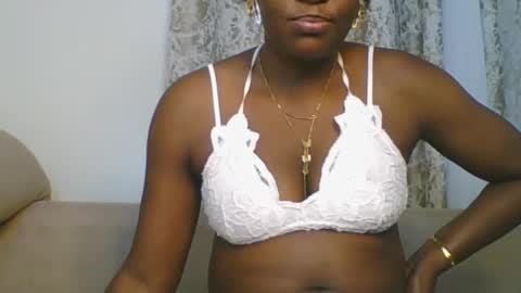 Snapshot of sweetdarkskin chatting on June 2026 02:05:01 AM CLARIS online show from June 2026 02:05:01 AM