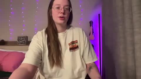 Snapshot of sweetdee222x chatting on December 2024 04:09:02 AM Delilah Samson online show from December 2024 04:09:02 AM