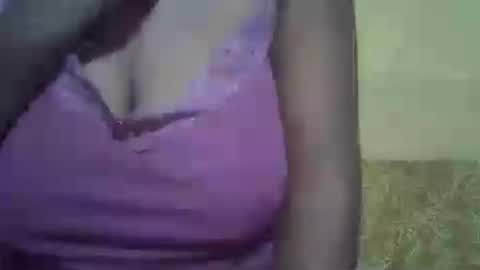 Snapshot of sweetdivah2 chatting on June 2026 09:47:02 AM divinah online show from June 2026 09:47:02 AM