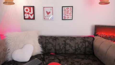 Lunita dim online show from March 2026 08:02:01 PM