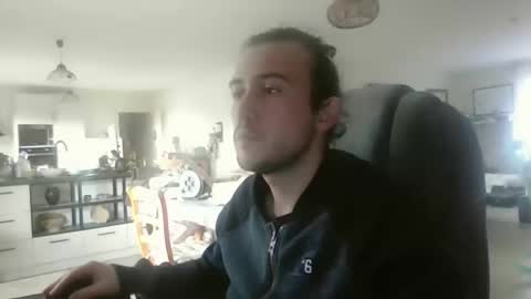 Snapshot of sweetguyss12 chatting on December 2025 01:50:02 PM sweetguyss12 online show from December 2025 01:50:02 PM