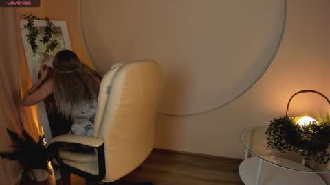 Snapshot of sweetheart_flower chatting on December 2024 02:59:01 PM Kira online show from December 2024 02:59:01 PM