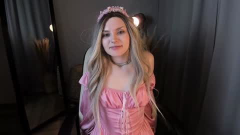 Snapshot of sweetheart_flower chatting on December 2024 06:17:02 PM Kira online show from December 2024 06:17:02 PM