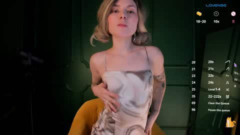 Snapshot of sweetheart_flower chatting on December 2024 02:58:02 PM Kira online show from December 2024 02:58:02 PM