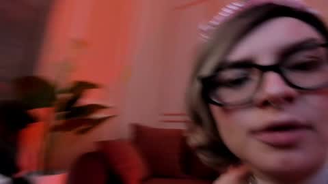 Snapshot of sweetheart_flower chatting on January 2025 03:20:01 PM Kira online show from January 2025 03:20:01 PM