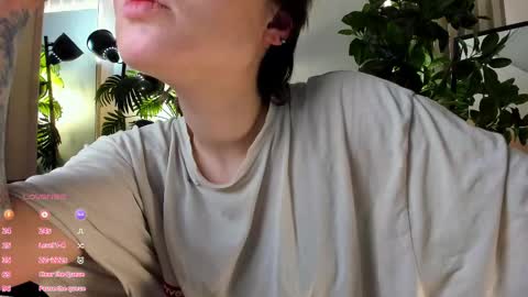 Snapshot of sweetheart_flower chatting on February 2025 07:14:01 PM Kira online show from February 2025 07:14:01 PM