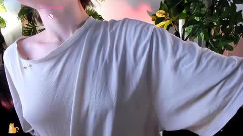 Snapshot of sweetheart_flower chatting on February 2025 01:16:02 AM Kira online show from February 2025 01:16:02 AM