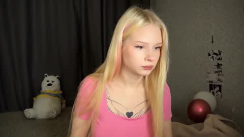 Snapshot of sweetielis chatting on December 2024 03:38:02 AM sweetie Lisa3 online show from December 2024 03:38:02 AM