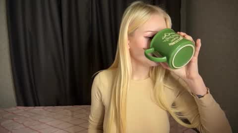 Snapshot of sweetielis chatting on January 2025 04:44:01 AM sweetie Lisa3 online show from January 2025 04:44:01 AM