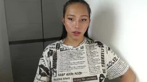 Snapshot of sweetiie_caren chatting on March 2026 04:11:02 PM CAREN online show from March 2026 04:11:02 PM