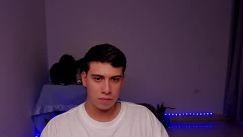 Snapshot of sweetlian_04 chatting on December 2024 04:57:01 AM Lian online show from December 2024 04:57:01 AM