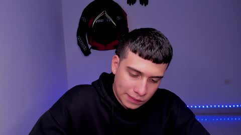 Snapshot of sweetlian_04 chatting on January 2025 11:17:01 PM Lian online show from January 2025 11:17:01 PM