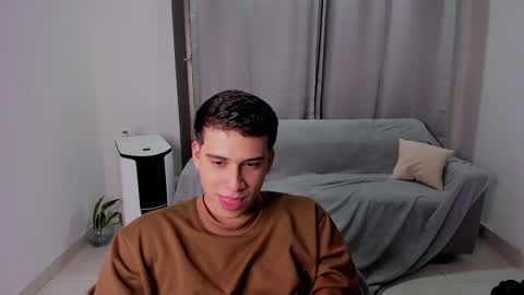 Snapshot of sweetlian_04 chatting on February 2025 03:06:02 AM Lian online show from February 2025 03:06:02 AM