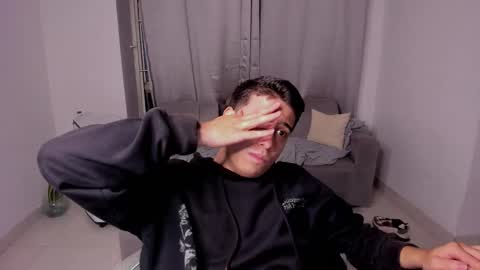 Snapshot of sweetlian_04 chatting on February 2025 04:29:01 AM Lian online show from February 2025 04:29:01 AM