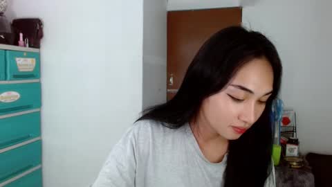 Snapshot of sweetlilly_18 chatting on December 2024 10:23:02 AM Lilly online show from December 2024 10:23:02 AM