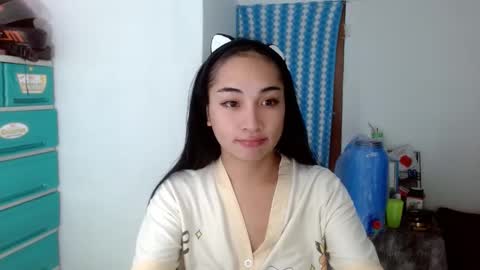Snapshot of sweetlilly_18 chatting on December 2024 03:28:02 PM Lilly online show from December 2024 03:28:02 PM