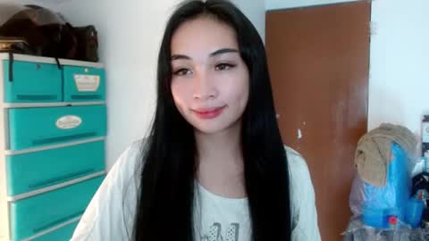 Snapshot of sweetlilly_18 chatting on December 2024 06:55:02 PM Lilly online show from December 2024 06:55:02 PM