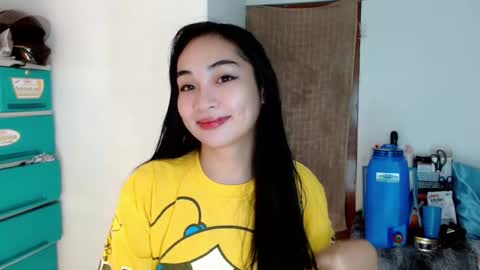 Snapshot of sweetlilly_18 chatting on January 2025 12:18:01 PM Lilly online show from January 2025 12:18:01 PM