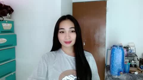 Snapshot of sweetlilly_18 chatting on January 2025 12:29:01 PM Lilly online show from January 2025 12:29:01 PM