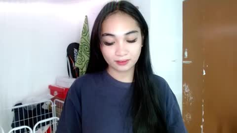 Snapshot of sweetlilly_18 chatting on February 2025 10:21:01 AM Lilly online show from February 2025 10:21:01 AM